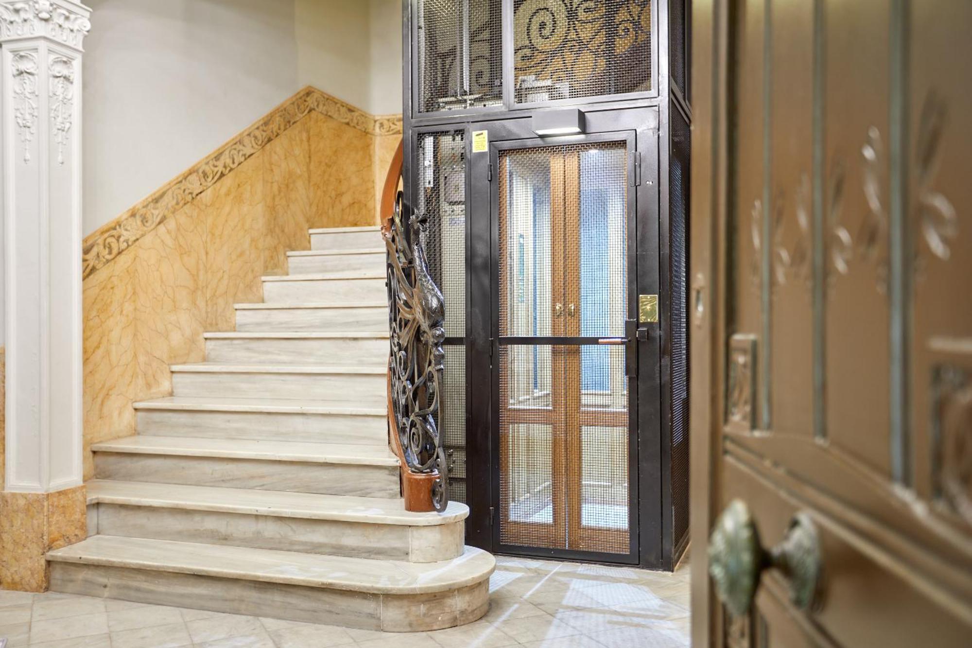 Le Palacete Powered By Sonder Barcelona Luaran gambar